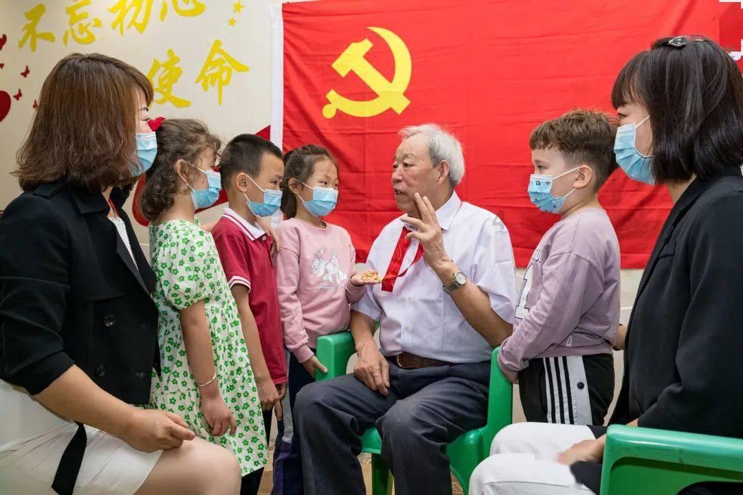 逃离奇异森林