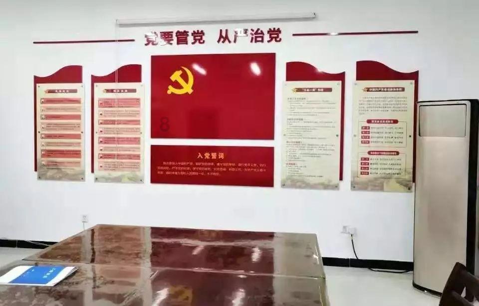 向上跳的香蕉