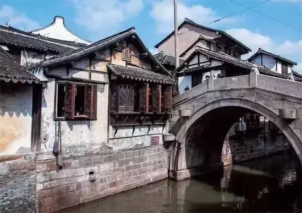 晋艺坊献礼新春:国礼《祥龙纳福》生肖壶